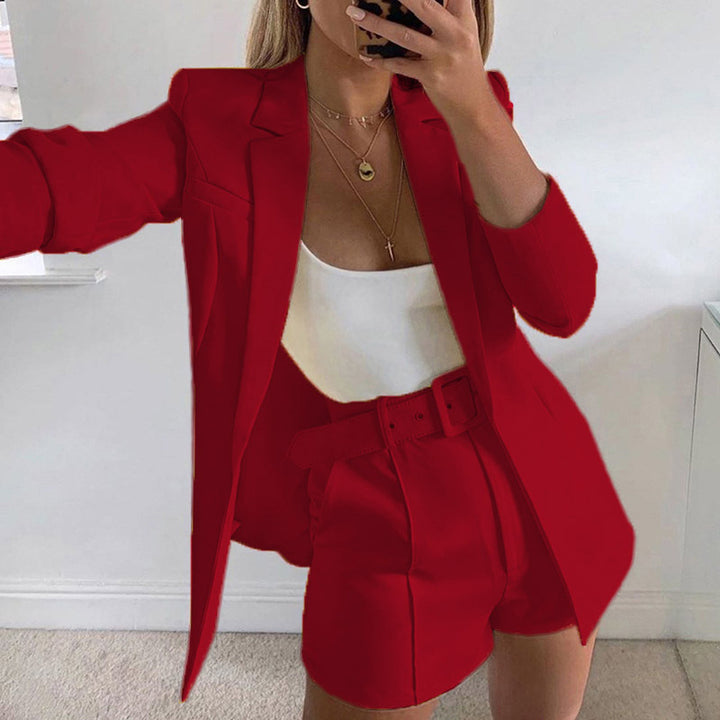 Damen nan tailliertes Longblazer-Shorts Set mit betonter Schulterpartie, hoher Taille und breitem Gürtel Echo Archiv