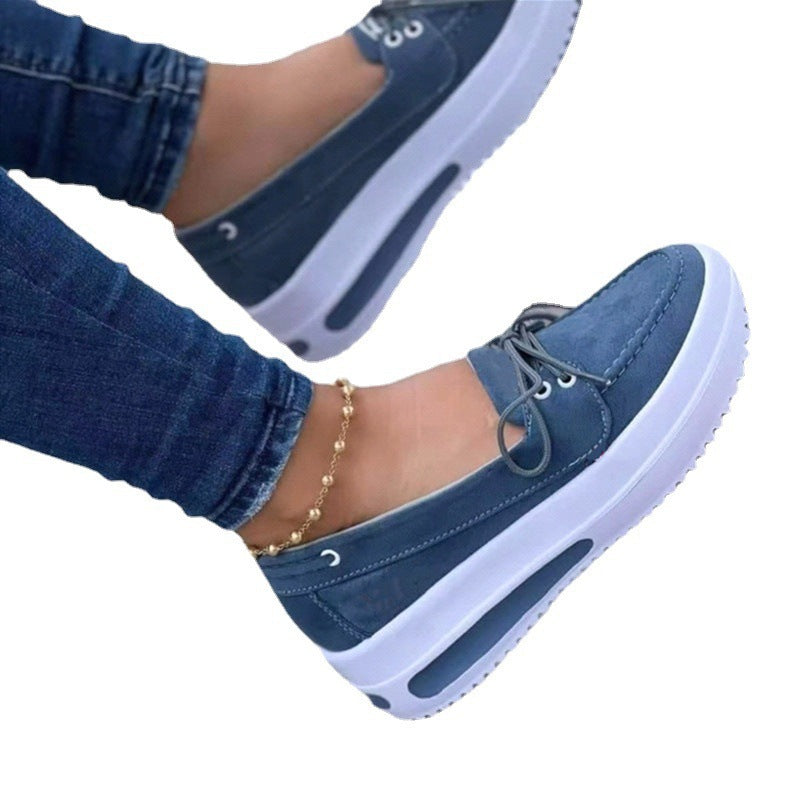 Damen Mokassin-Plateau-Slipper mit dekorativer Schnürung und Luftpolstersohle – Lioré