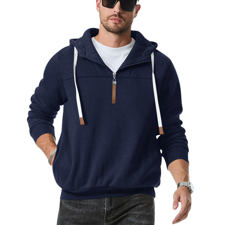 Herren modern geschnittenes Kapuzenpullover mit halbem Reißverschluss und modischen Akzenten Echoarchiv