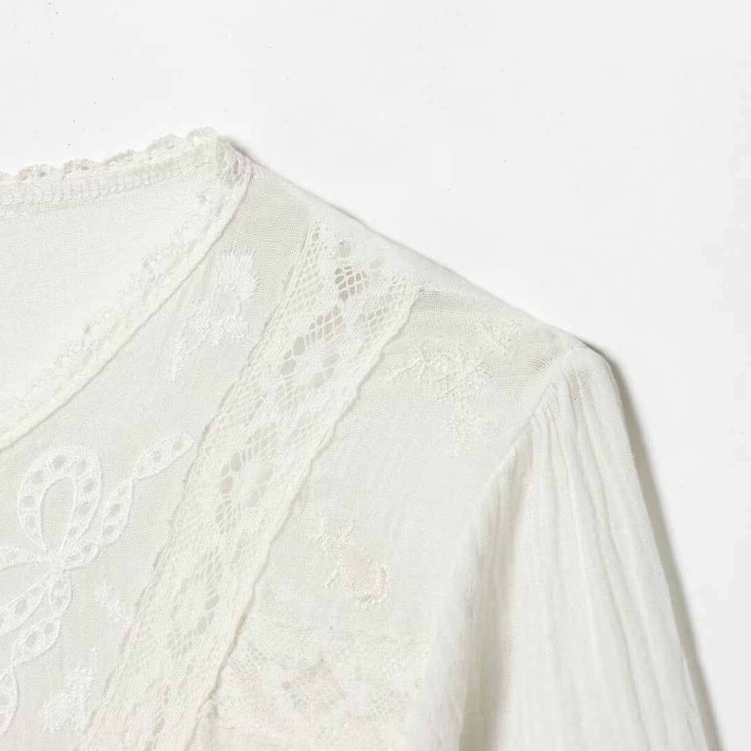 Damen Leichte Stickerei‑Bluse mit Spitzenkragen, Bindeband‑Taillierung und Knopfleiste Echo Archiv