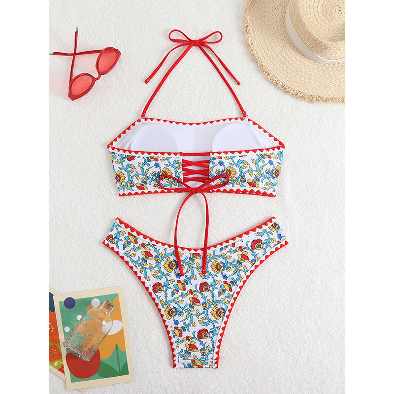 Damen Bandeau-Bikini mit floralen Mustern und verspieltem Rüschensaum Echo Archiv