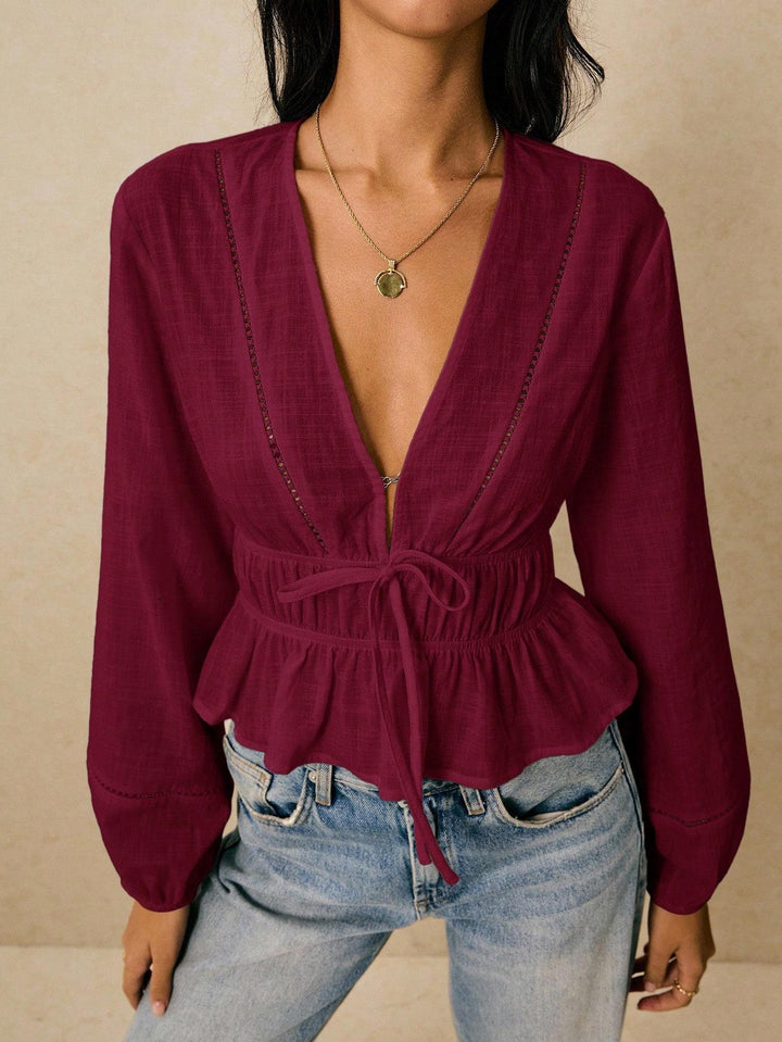 Damen Bluse mit tiefem V‑Ausschnitt, Kordel‑Taillenband und Volant Echo Archiv