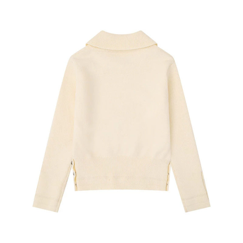 Damen Feinstrick-Polo-Pullover mit Zopfmuster, Zierknopfbesatz und taillierter Passform Echoarchiv