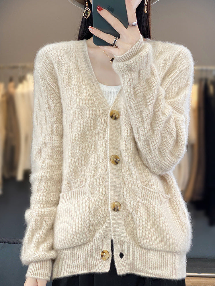 Damen Weicher Angora‑Look Zopfmuster-Cardigan mit V‑Ausschnitt und aufgesetzten Taschen Echoarchiv