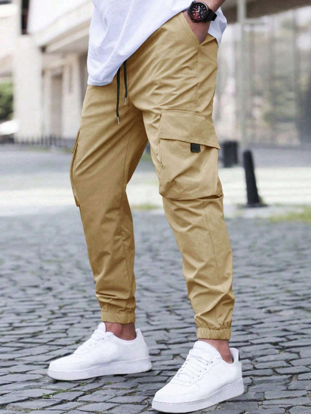 Herren Cargo-Hosen mit praktischen Seitentaschen und elastischen Bündchen Echoarchiv