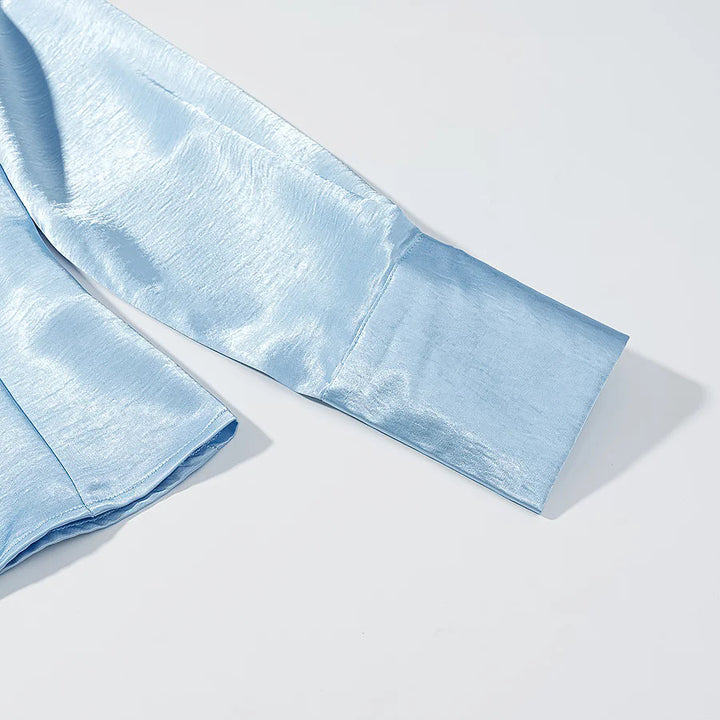 Damen glänzende Satinbluse mit Hemdkragen und taillierten Abnähern – Élovi
