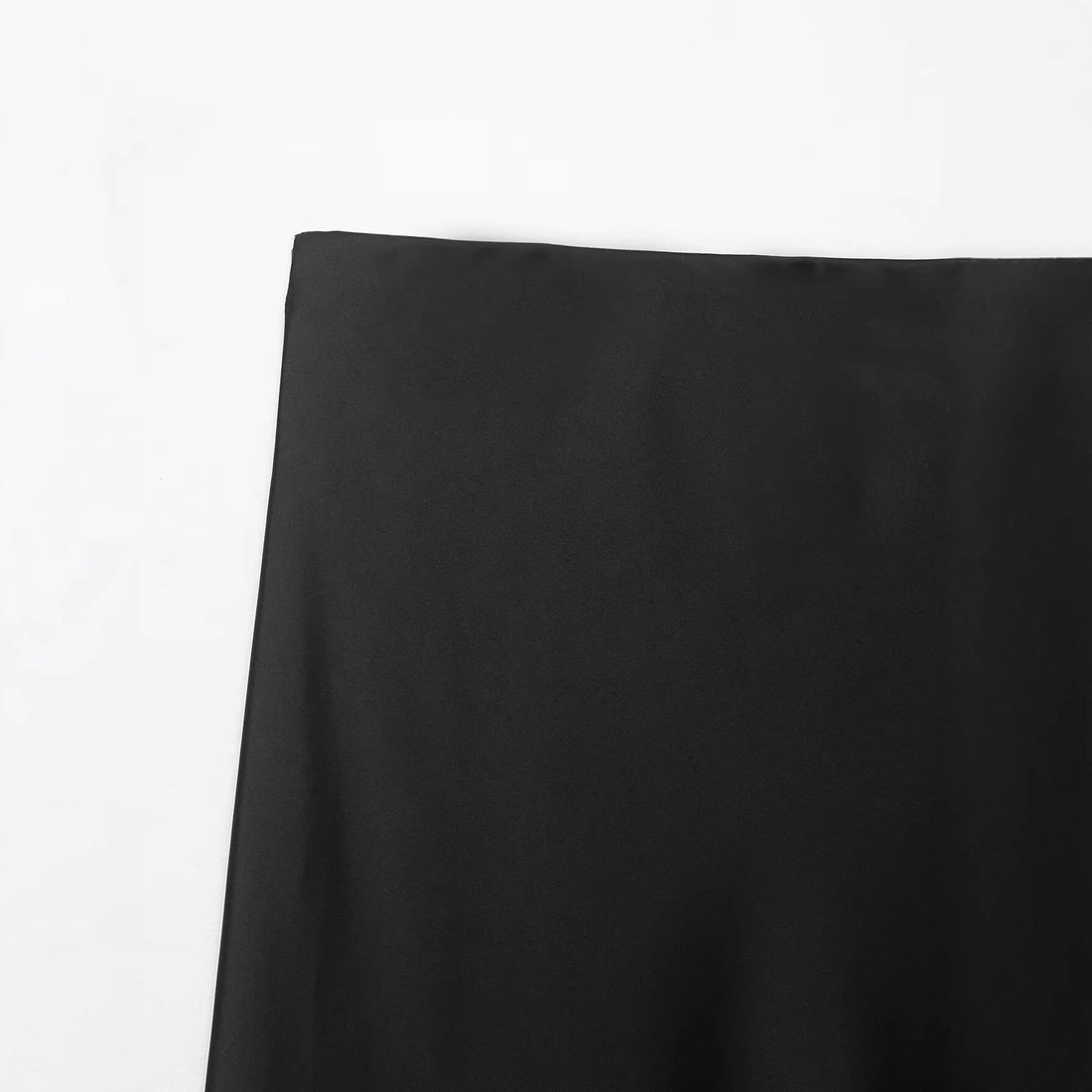 Damen Langer Satinrock mit feiner Spitze am Saum und leichter A-Linien-Silhouette Echoarchiv