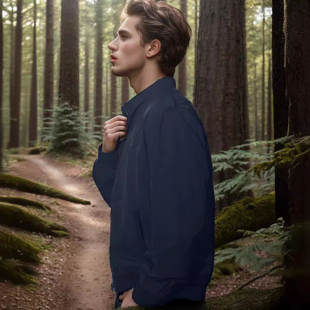 Herren leichte Übergangsjacke mit hochgeschlossenem Kragen und seitlichen Taschen Echoarchiv
