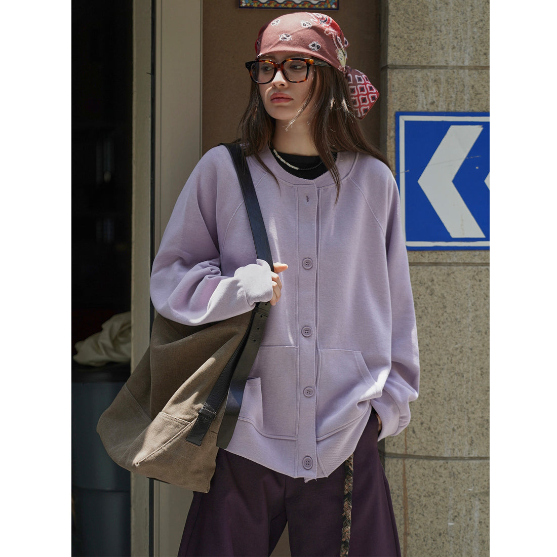 Damen Lockerer Sweatjacken-Cardigan mit Knopfleiste und Kängurutasche Echoarchiv