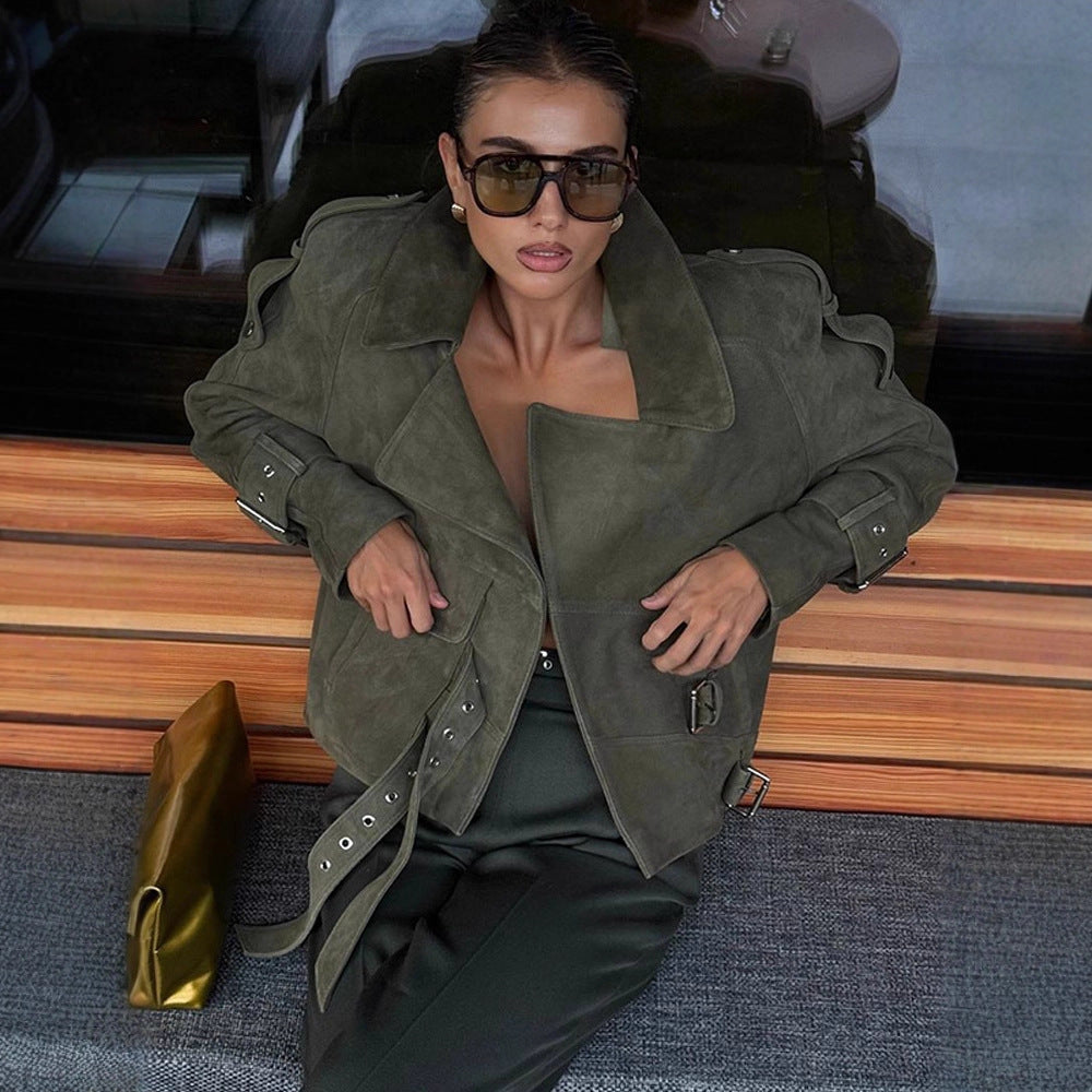Damen Kurzjacke aus Veloursleder-Optik mit Taillengürtel, Schnallen & Oversize-Kragen Echoarchiv