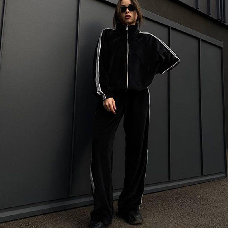 Damen Oversized Velours-Trainingsjacke mit markanten Kontraststreifen und geripptem Stehkragen – Auréline