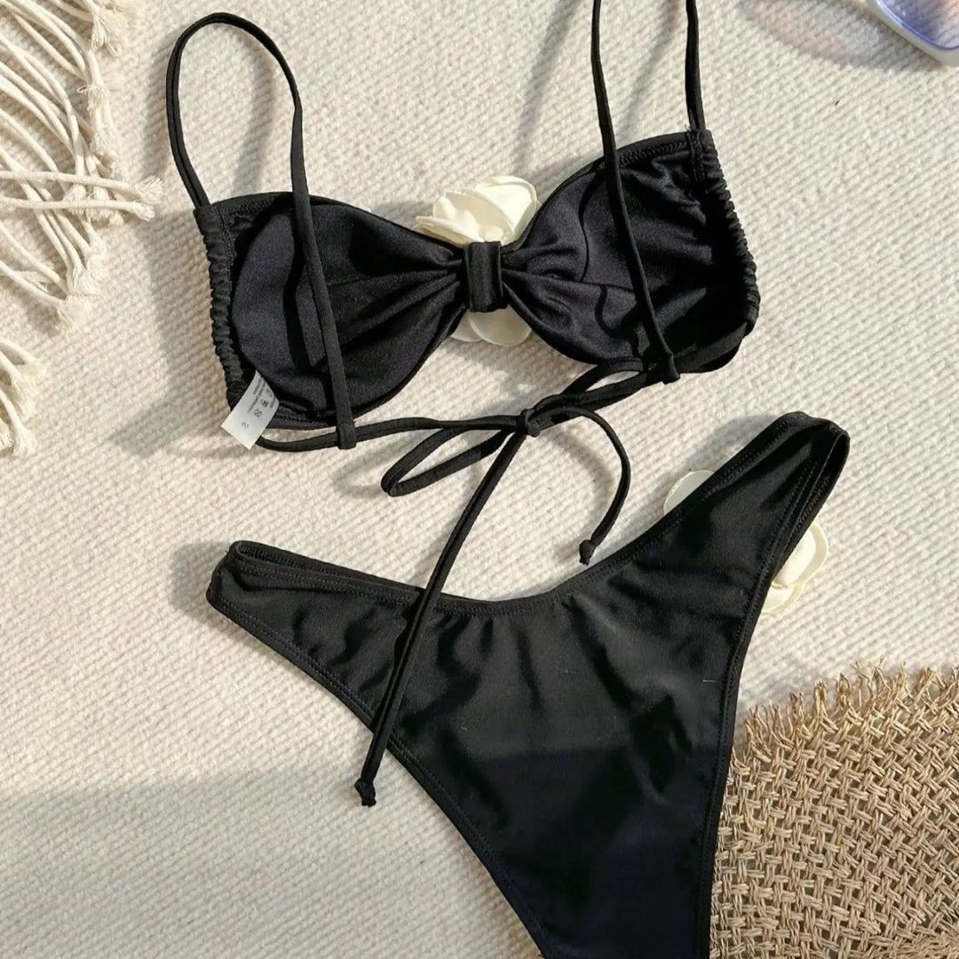Damen Eleganter Bikini mit Blumenapplikation Echo Archiv