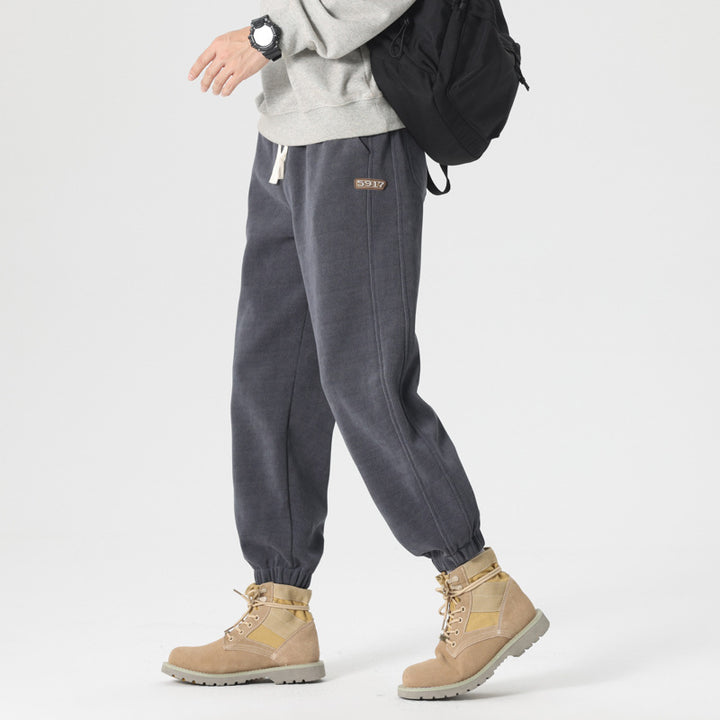 Bequeme Sweat-Jogginghose für Herren mit elastischem Kordelzug, vorgeformten Nähten und gerippten Bündchen – Sorevano