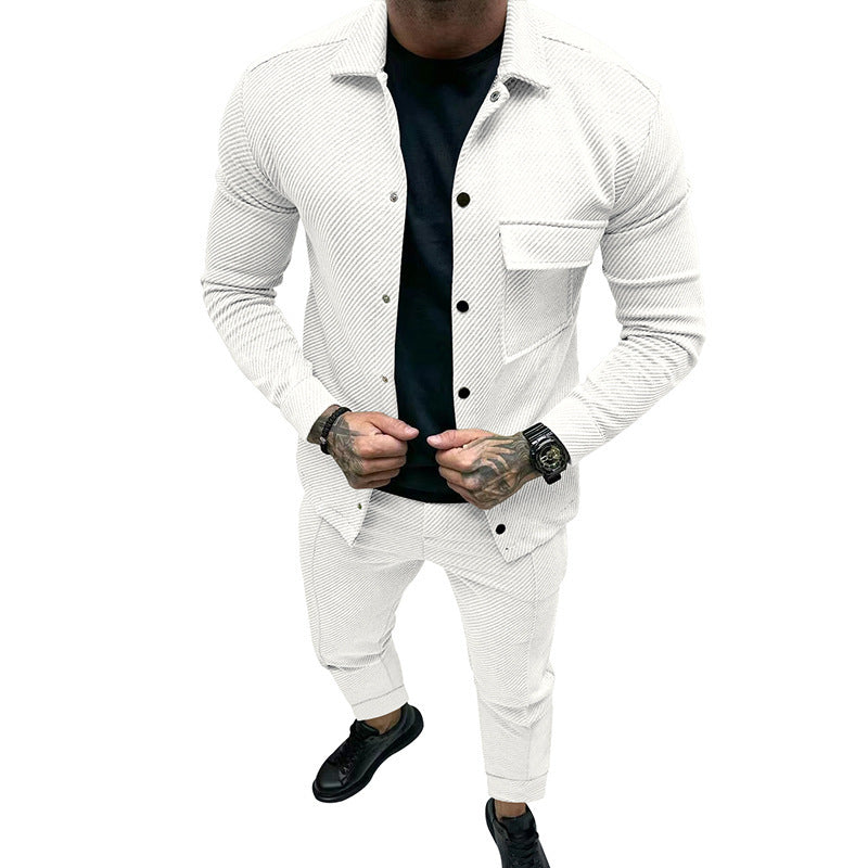 Herren modisches Freizeit-Set mit strukturiertem Oberteil und elastischen Hosen Echoarchiv