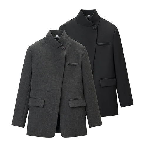 Herren kurzer Mantel mit Stehkragen asymmetrischer Knopfleiste und Pattentaschen – Montevé
