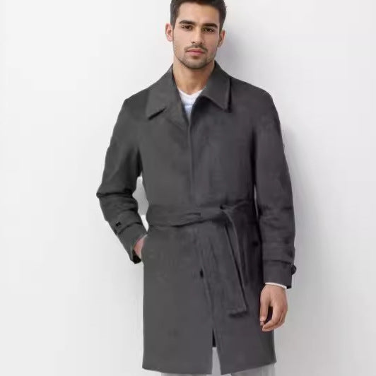 Herren klassischer Trenchcoat mit stilvollem Gürtel und doppelter Knopfreihe Echoarchiv