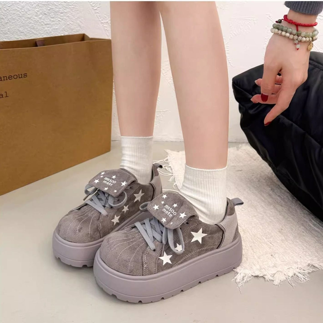 Damen Plateau-Sneaker mit verspielten Sternen- und Schleifendetails Echo Archiv