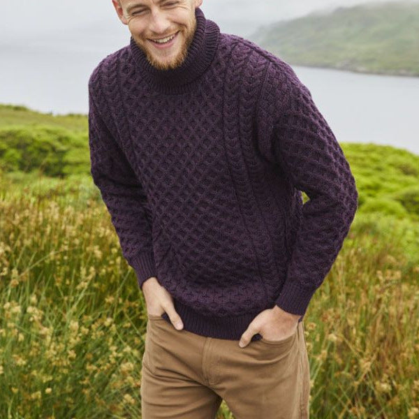 Herren Strickpullover mit hohem Kragen und strukturiertem Muster Echoarchiv