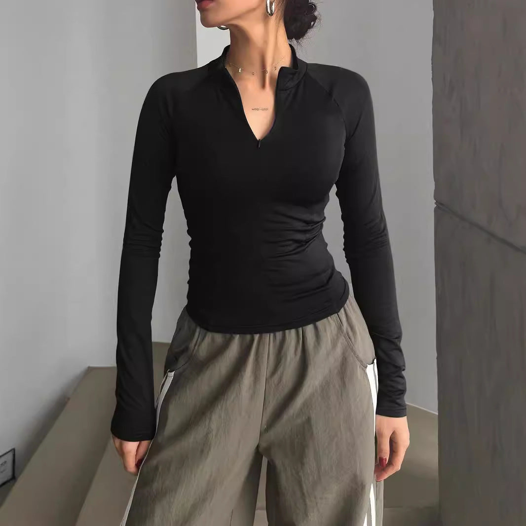 Damen Enganliegendes Sportliches Langarm-Top mit kurzem Stehkragen und V‑Ausschnitt – Avérine