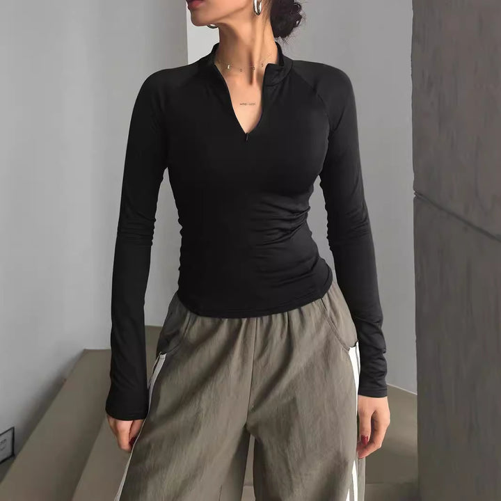 Damen Enganliegendes Sportliches Langarm-Top mit kurzem Stehkragen und V‑Ausschnitt – Avérine