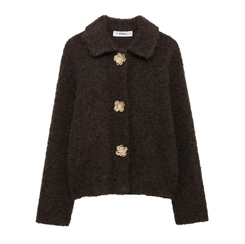 Damen kurze Bouclé-Teddyjacke mit dekorativen Blumenknöpfen, Hemdkragen und kastigem Schnitt – Célinea