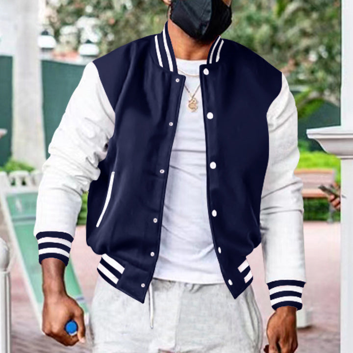 Herren Varsity-Jacke mit farblich abgesetzten Ärmeln und seitlichen Taschen Echoarchiv