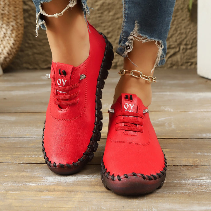 Damen Bequeme Lederoptik-Slipper mit flexibler Profilsohle und Mokassin-Naht – Lioré