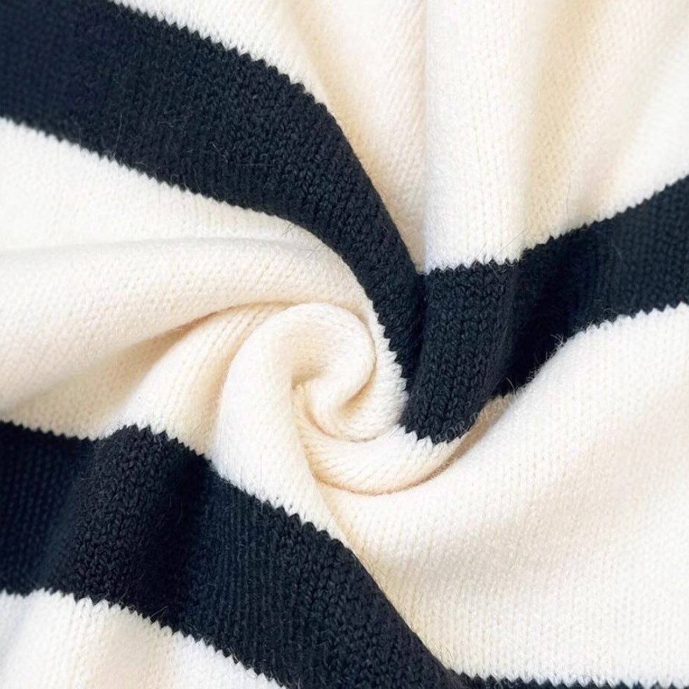 Damen Gestreiftes Kurzarm-Stricktop mit V-Kragen und überschnittener Schulter – Avérine