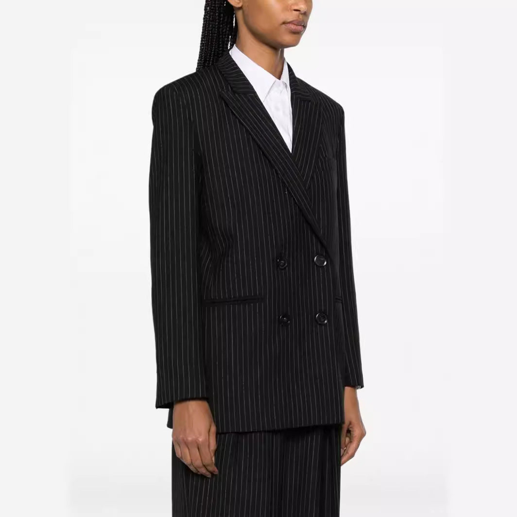 Damen Zweiteiliger Nadelstreifen-Anzug mit oversized Doppelreiher und weiten Bundfaltenhosen Echoarchiv