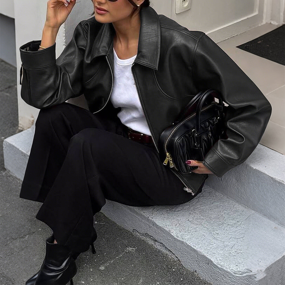 Damen kurze Oversize-Lederjacke mit Hemdkragen, sichtbarem Reißverschluss und lässiger Silhouette – Velloura