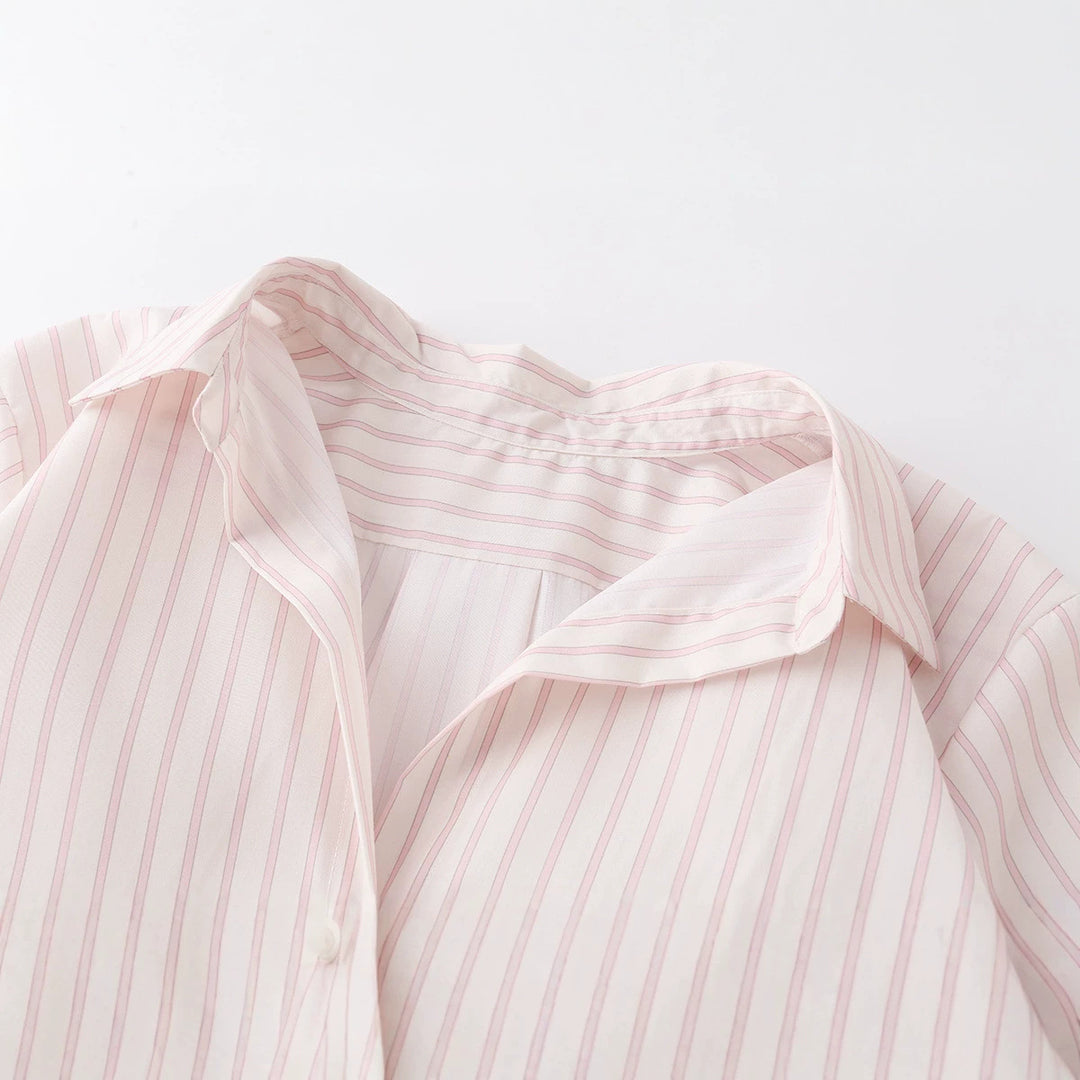Damen Locker sitzende Hemdbluse mit tiefem V-Ausschnitt und verlängertem Rückensaum Echo Archiv