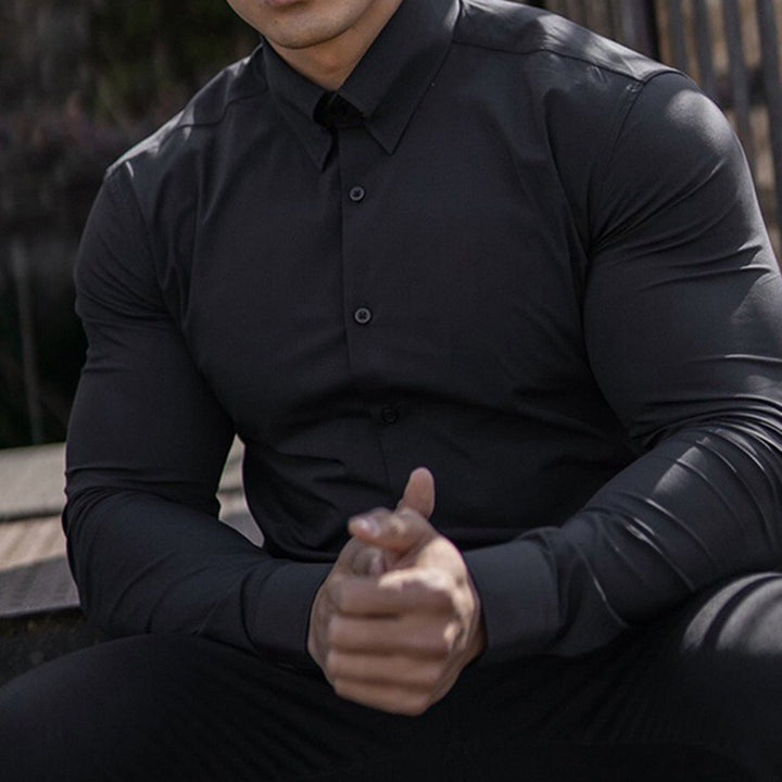 Herren elegantes Langarmhemd mit figurbetontem Schnitt und stilvollen Knopfdetails Echoarchiv