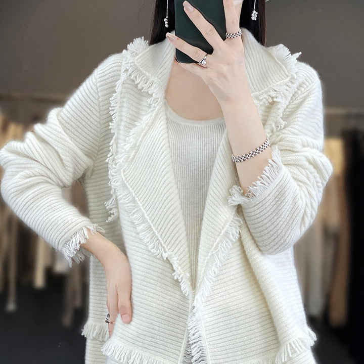 Damen Langer Fransen‑Strickcardigan mit großem Schalkragen und feiner Rippenstruktur Echoarchiv