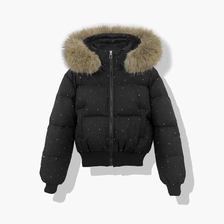 Damen kurzer gesteppter Pufferblouson mit feinem Strassbesatz, abnehmbarer Webpelzkapuze und elastischem Saum – Avérine