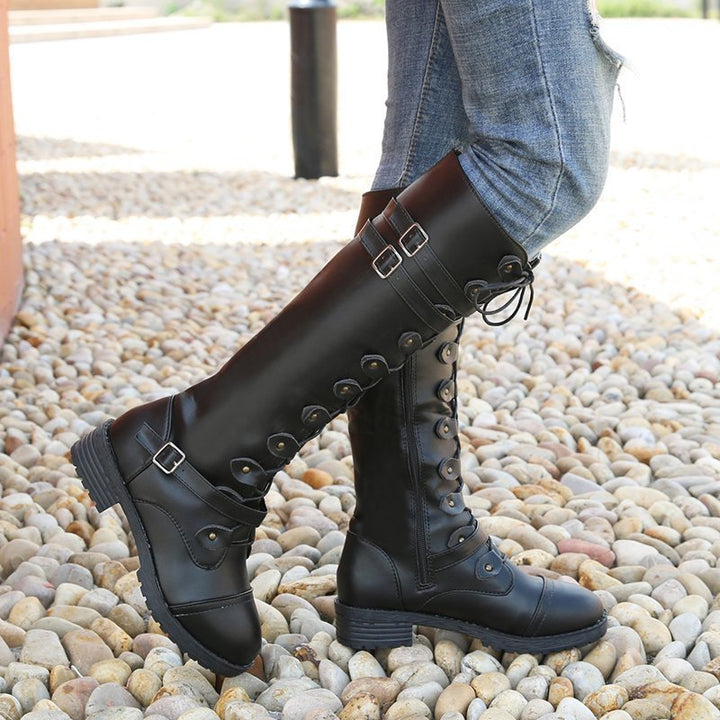 Damen nan kniehohe Schnürstiefel im Militär-Vintage Stil mit dekorativen Riemen und verstellbaren Schnallen Echo Archiv