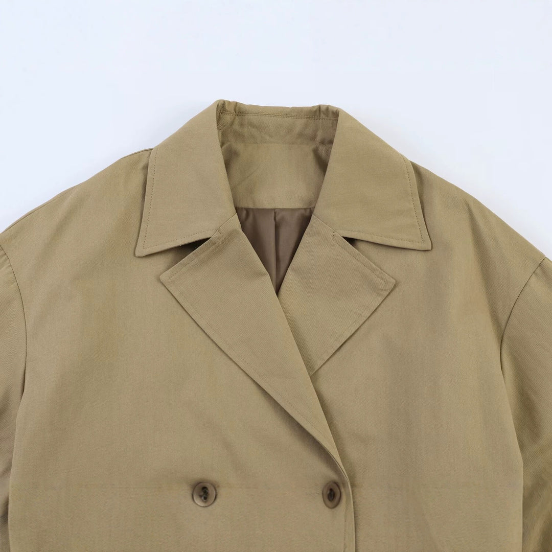 Damen Kurz geschnittener Cape‑Trench mit kastiger Silhouette und halblangen Ärmelriegeln Echo Archiv