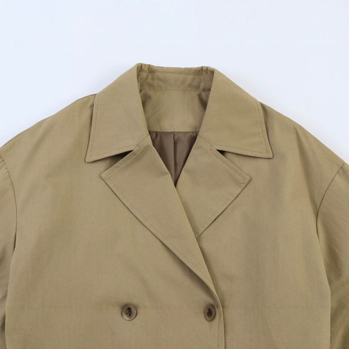Damen Kurz geschnittener Cape‑Trench mit kastiger Silhouette und halblangen Ärmelriegeln Echo Archiv