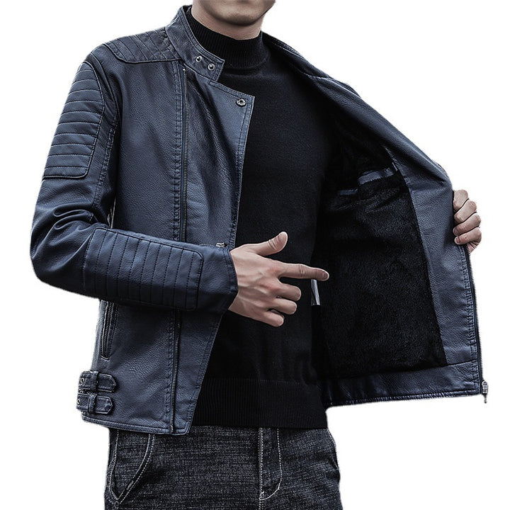 Herren Slim-Fit Kunstleder-Bikerjacke mit gesteppten Ärmelpaneelen, asymmetrischem Reißverschluss und Stehkragen Echo Archiv