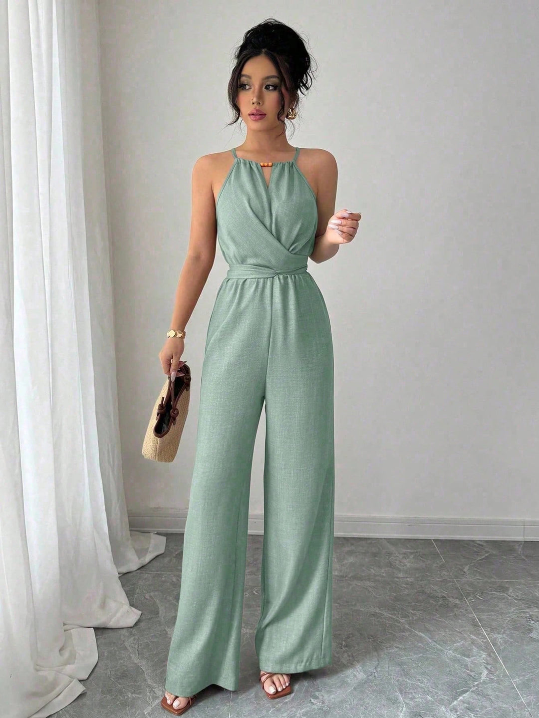 Damen Ärmelloser Neckholder-Jumpsuit mit Wickeloberteil und weitem Bein Echo Archiv