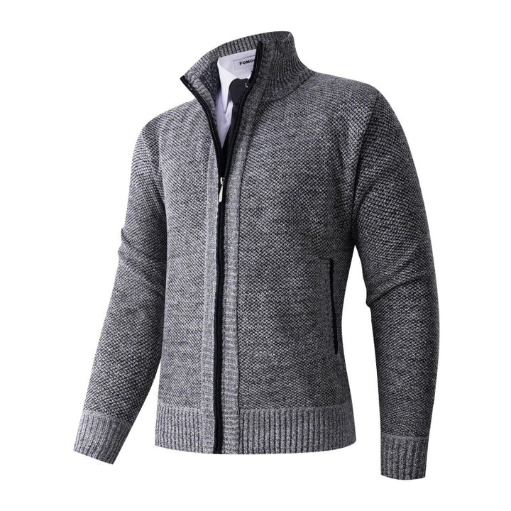 Herren stylische Strickjacke mit hohem Kragen und praktischen Taschen Echoarchiv