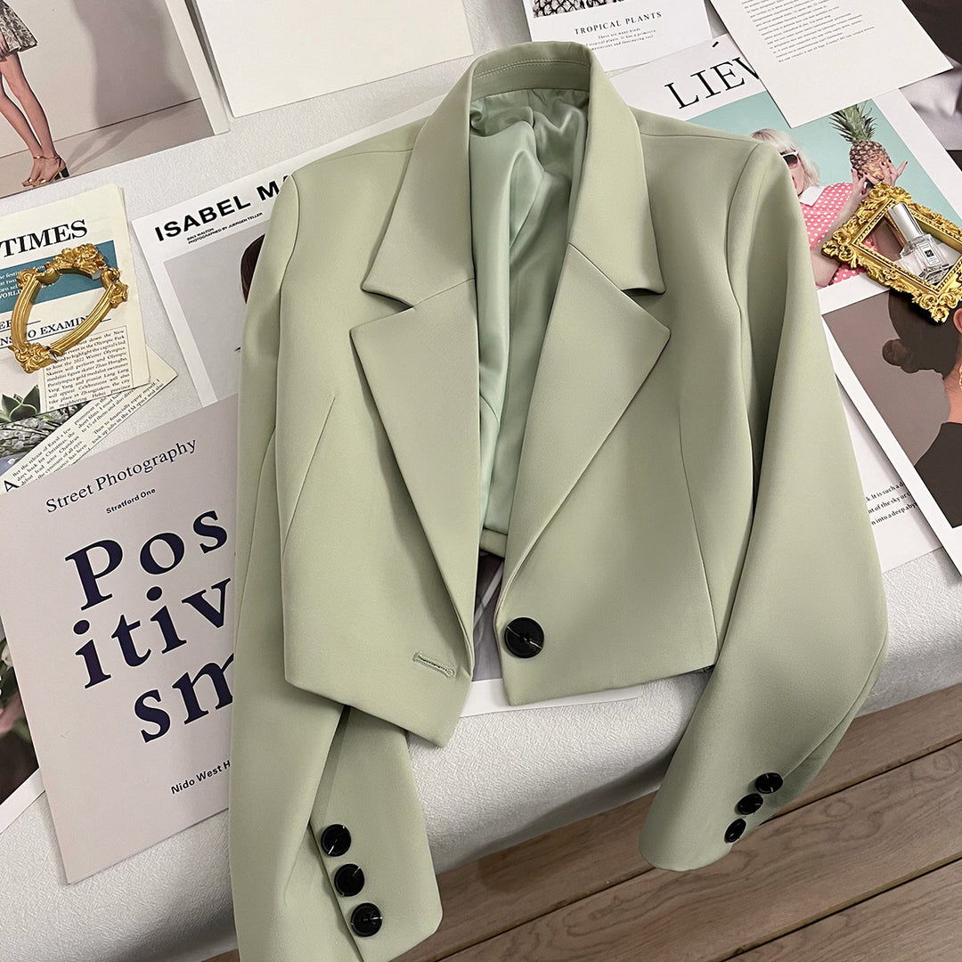 Damen nan kurzer taillierter Blazer mit markantem Revers und Ein-Knopf-Verschluss Echo Archiv