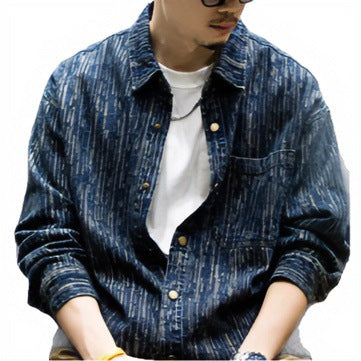 Herren Denim-Overshirt mit vertikaler Strukturprägung und Druckknopfleiste Echoarchiv