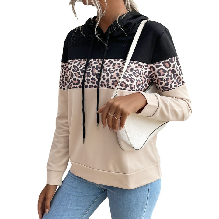 Damen Kapuzensweatshirt mit Leoprint-Besatz und Kängurutasche Echoarchiv