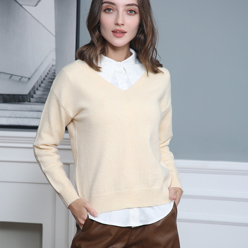 Damen V-Ausschnitt Strickpullover in feiner Wollqualität Echoarchiv