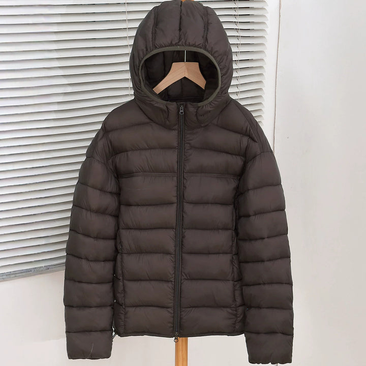 Damen Leichte Kapuzen‑Pufferjacke mit schmaler Quersteppung und ergonomischer Kapuze Echo Archiv