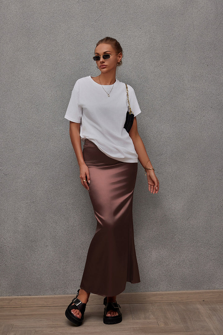 Damen Eleganter Maxirock aus glänzendem Satin mit hohem Schlitz Echo Archiv