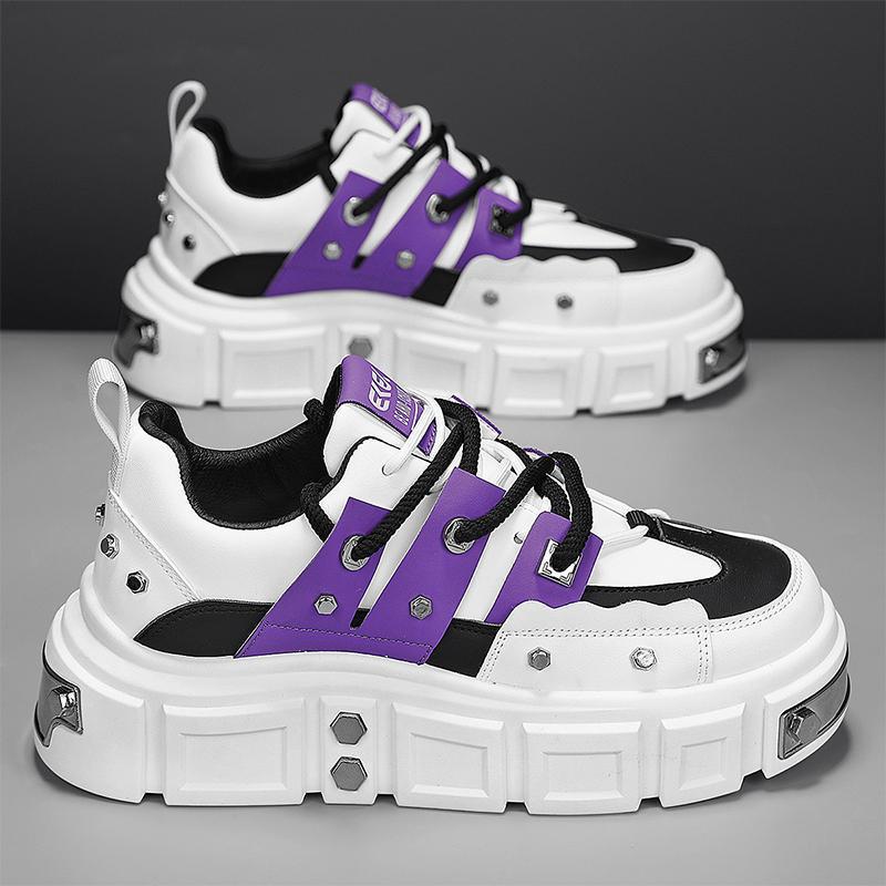 Damen Plateau-Sneaker mit dekorativen Metallnieten und strukturiertem Overlayer – Névara