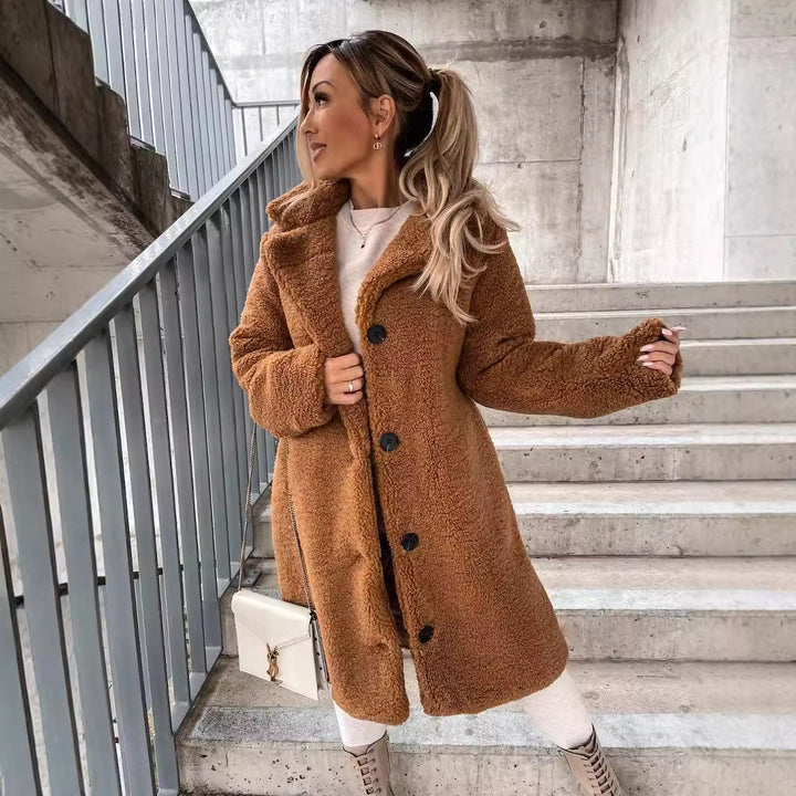 Damen Lange Teddy Faux-Shearling Knopf-Front Mantel mit Reverskragen – Montévia