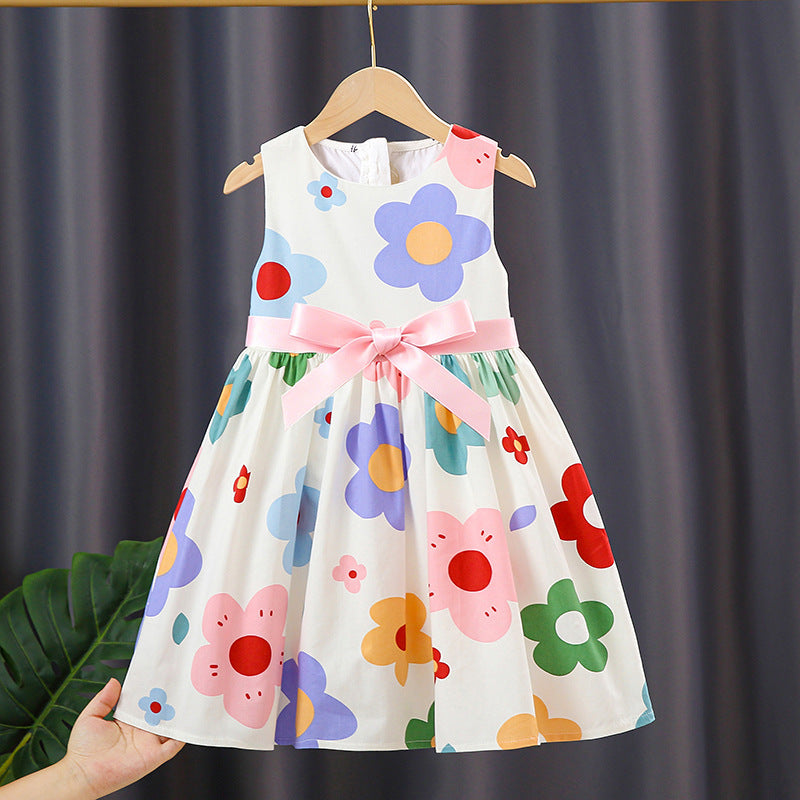 Mädchen Sommerkleid mit buntem Blumenmuster Echo Archiv