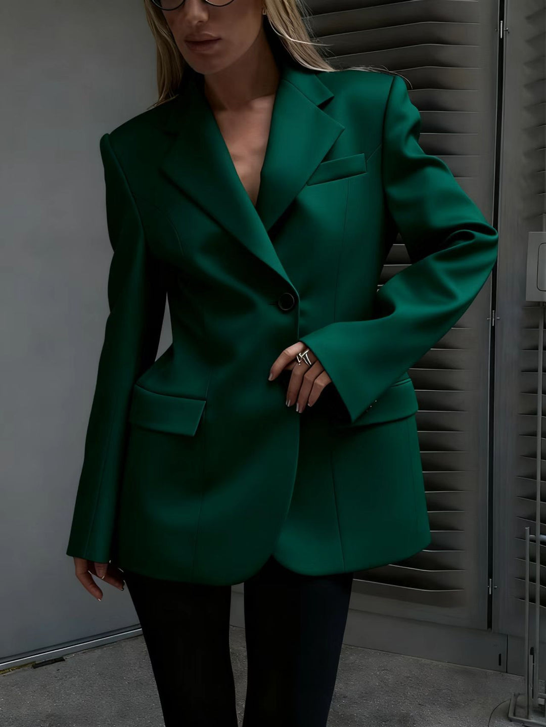 Damen Oversized Longblazer mit betonter Schulterpartie und Pattentaschen – Célinea